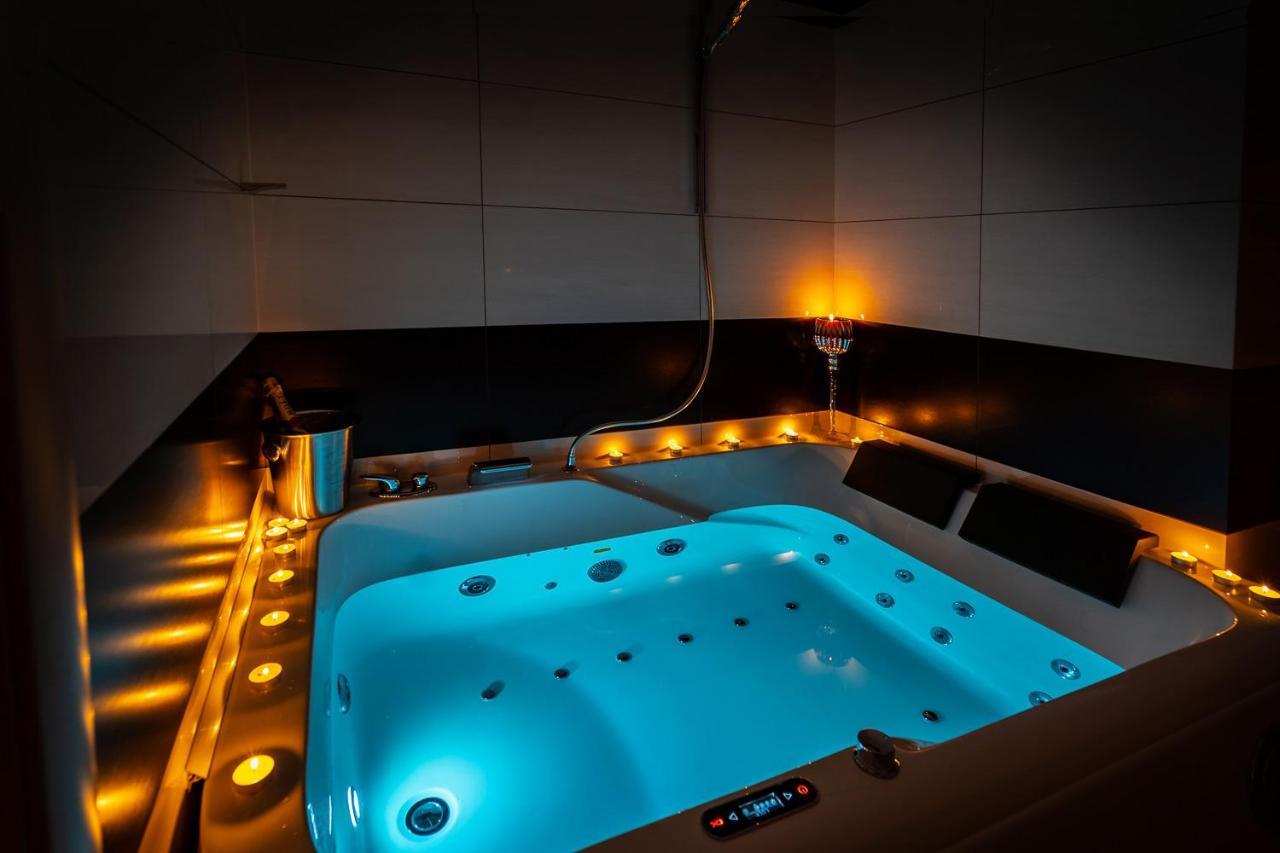 Premium Jacuzzi Apartment Klaipeda Exterior photo