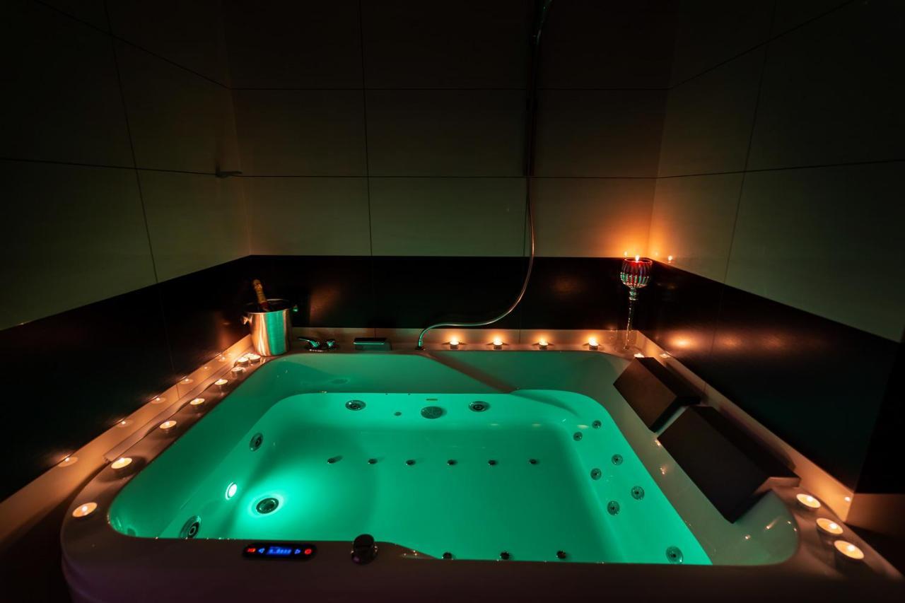 Premium Jacuzzi Apartment Klaipeda Exterior photo