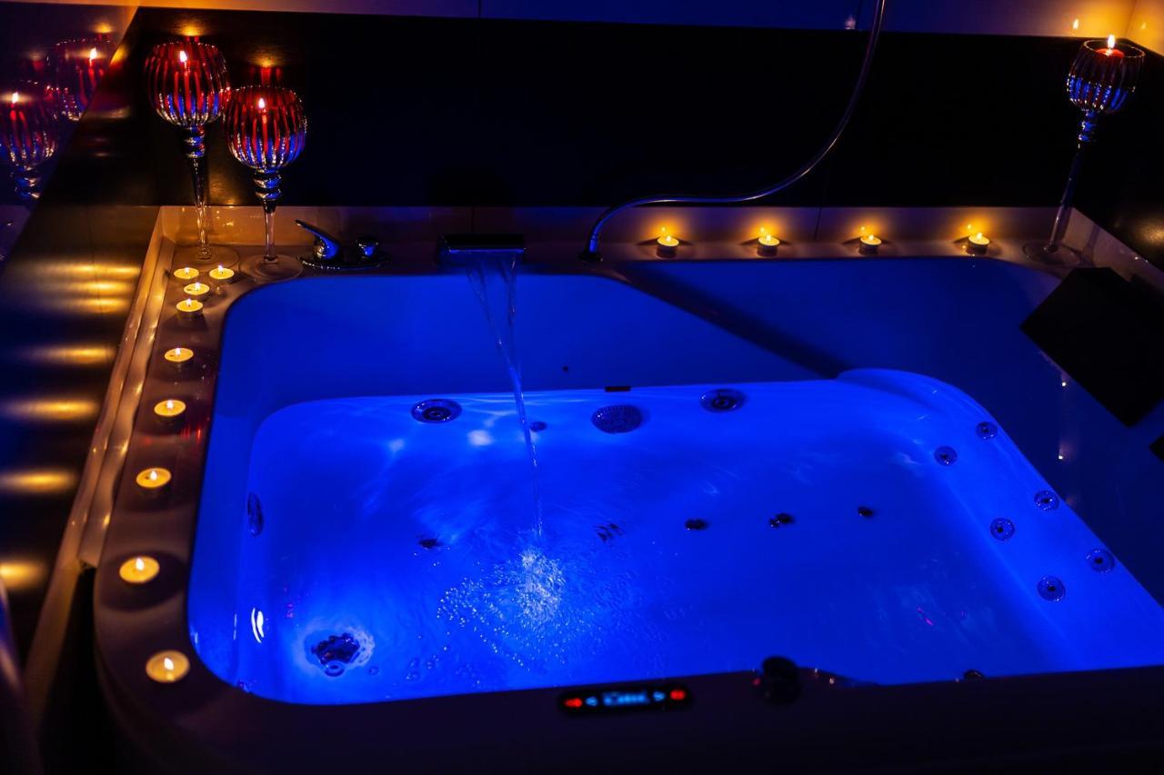 Premium Jacuzzi Apartment Klaipeda Exterior photo